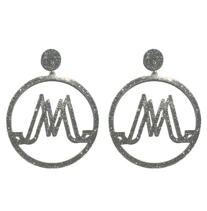 MEA MIO logo oorbellen in zilver glitter - www.meamio.com